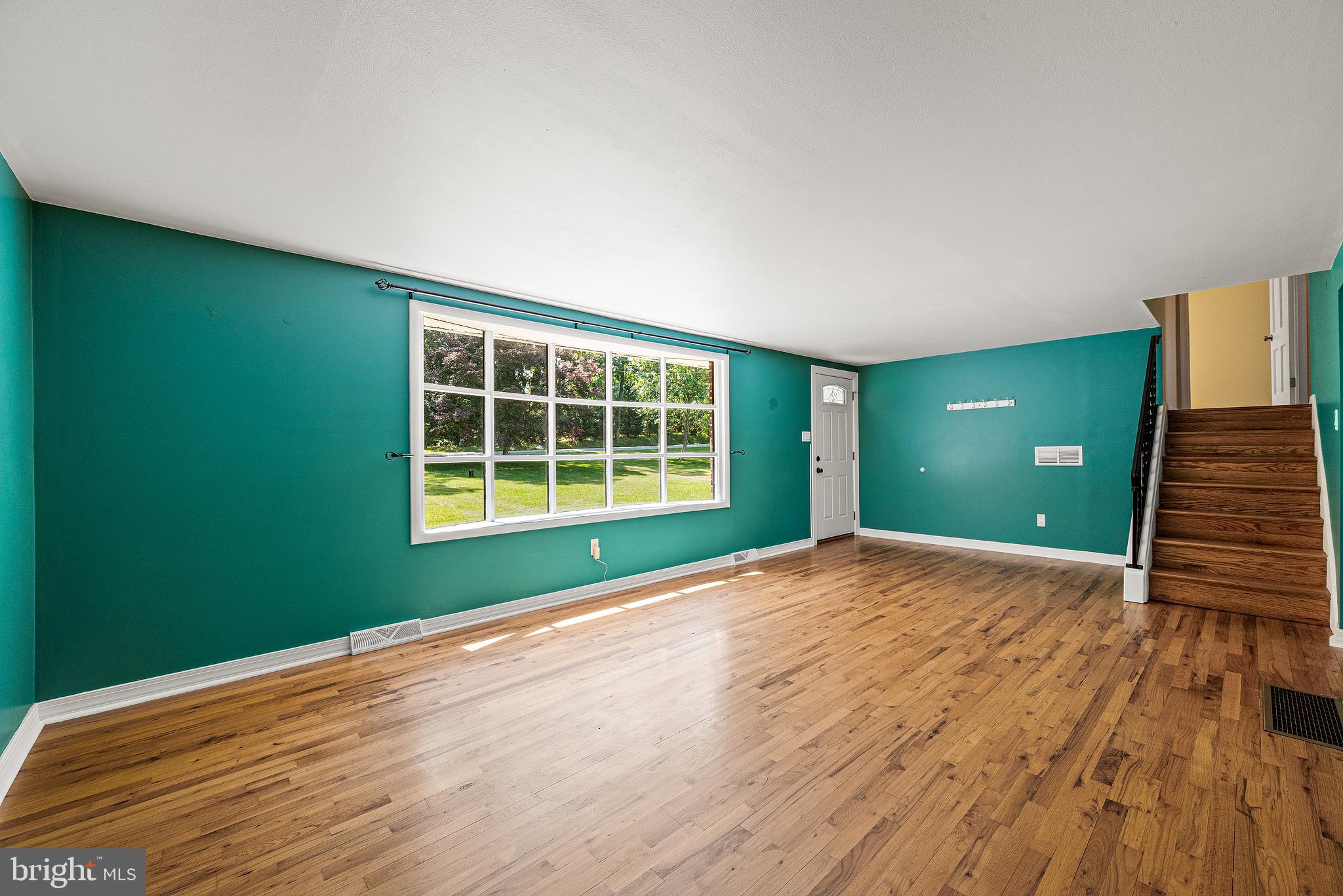 1018 Hopewell Road Downingtown, PA 19335 - Photo 7 of 37 Living room