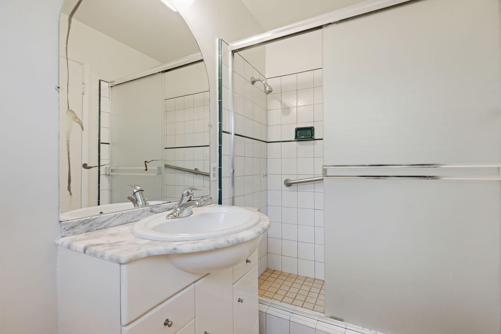 2120 State Street Santa Barbara, CA 93105 - Photo 15 of 20 16-Primary Bathroom