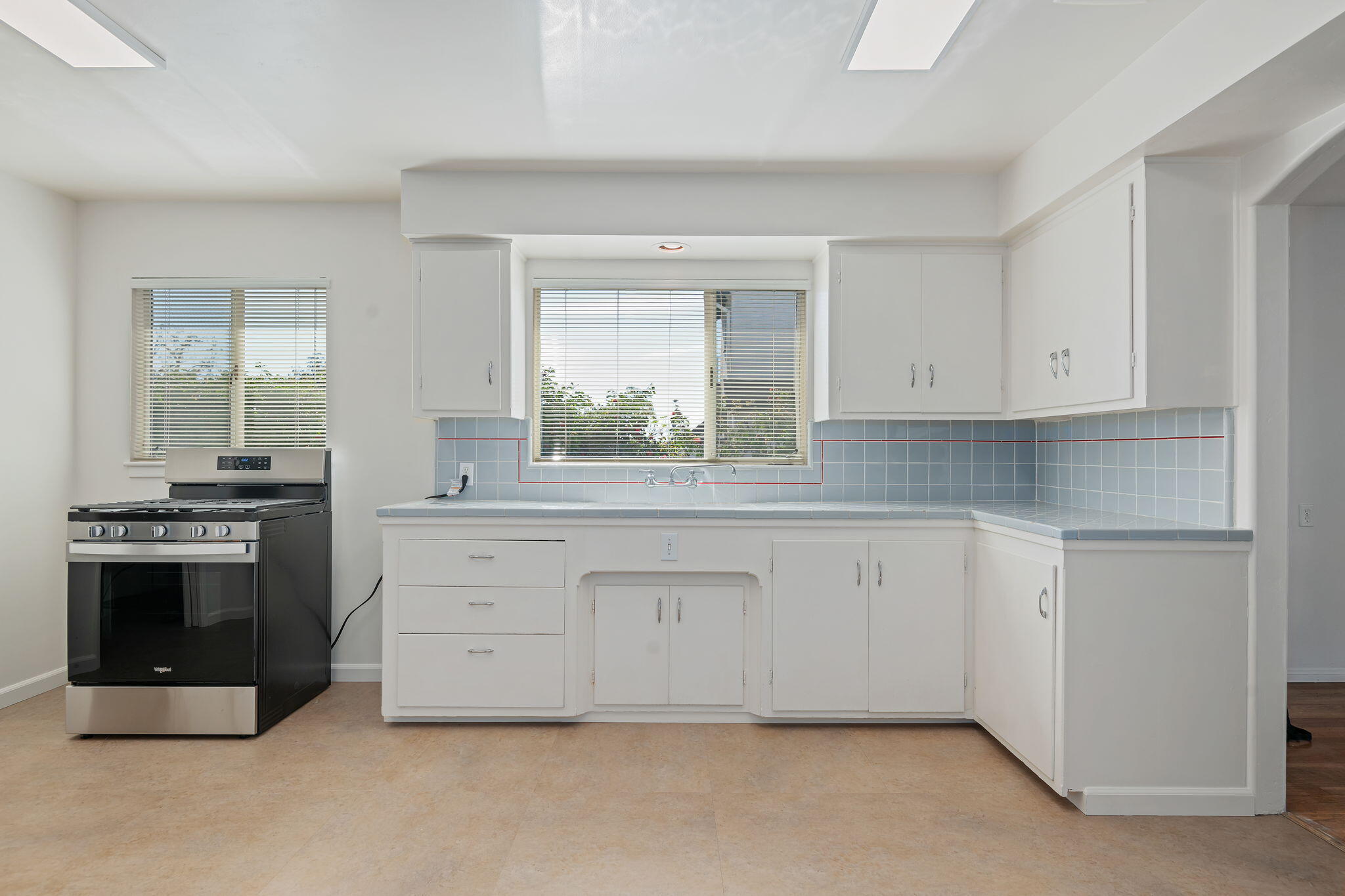 2120 State Street Santa Barbara, CA 93105 - Photo 10 of 20 11-Kitchen