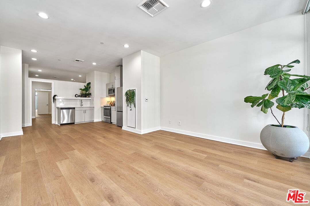 3810 Wilshire Boulevard, Unit 404 Los Angeles, CA 90010 - Photo 14 of 43 a view of kitchen with refrigerator and plant