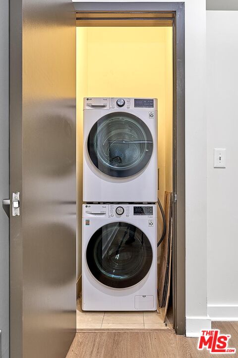 3810 Wilshire Boulevard, Unit 404 Los Angeles, CA 90010 - Photo 27 of 43 a utility room with a washer and dryer