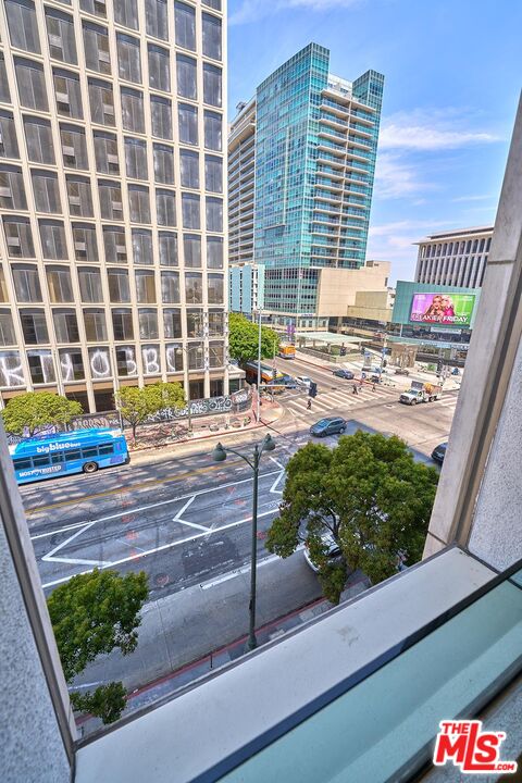 3810 Wilshire Boulevard, Unit 404 Los Angeles, CA 90010 - Photo 28 of 43