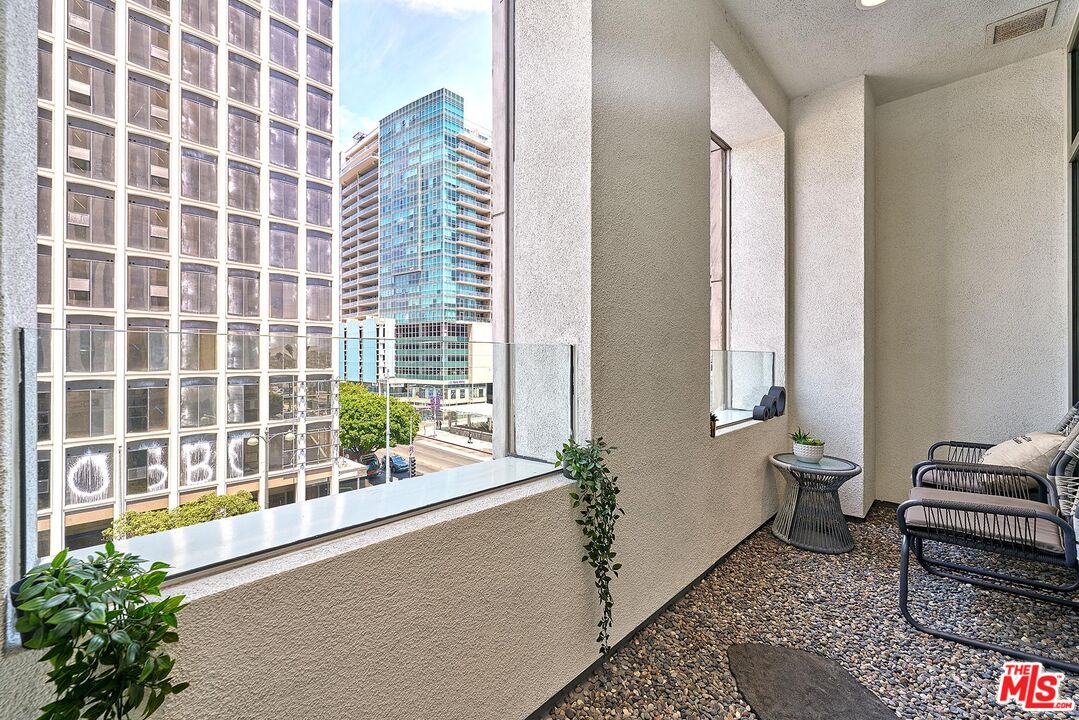 3810 Wilshire Boulevard, Unit 404 Los Angeles, CA 90010 - Photo 29 of 43 a living room with furniture and a potted plant