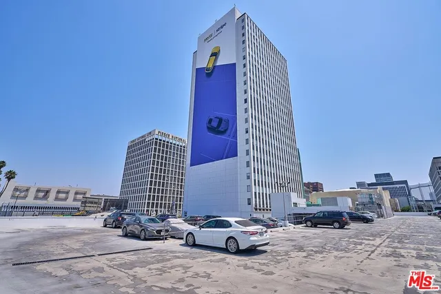 $3,050 | 3810 Wilshire Boulevard, Unit 404, Los Angeles, CA 90010