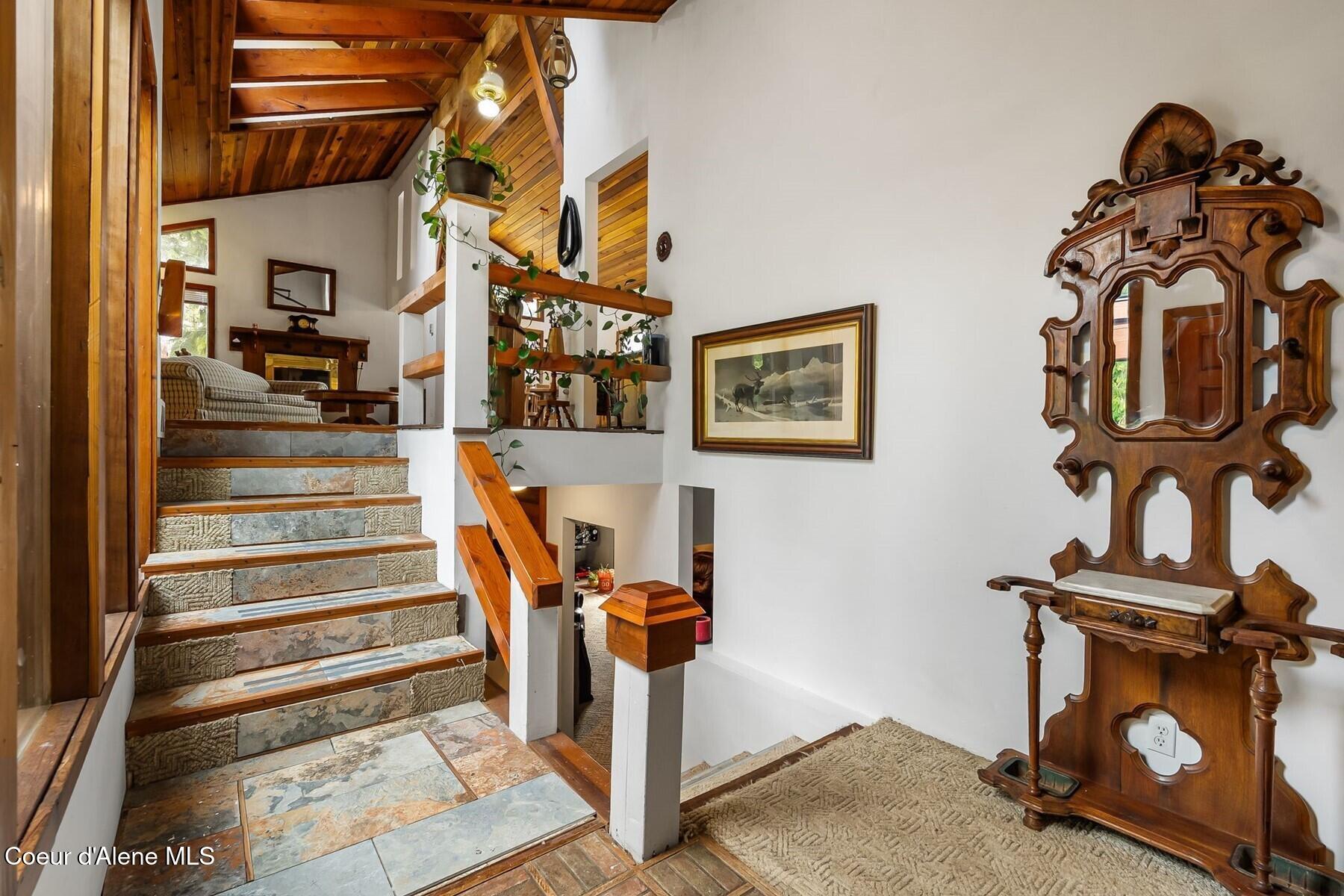 177 Hawkins Spur Road Sagle, ID 83860 - Photo 23 of 70 Entry Hall