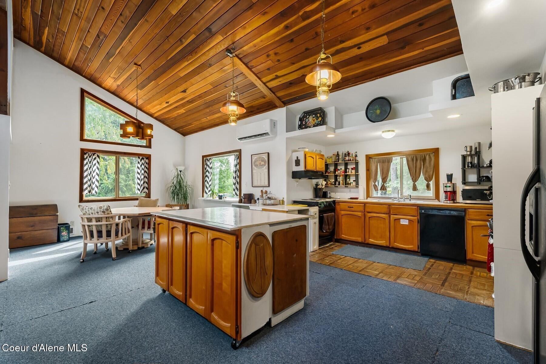 177 Hawkins Spur Road Sagle, ID 83860 - Photo 44 of 70 KitchenDining