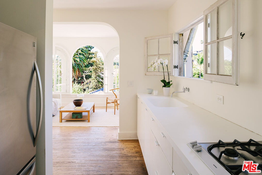 1710 Morton Avenue Los Angeles, CA 90026 - Photo 12 of 31