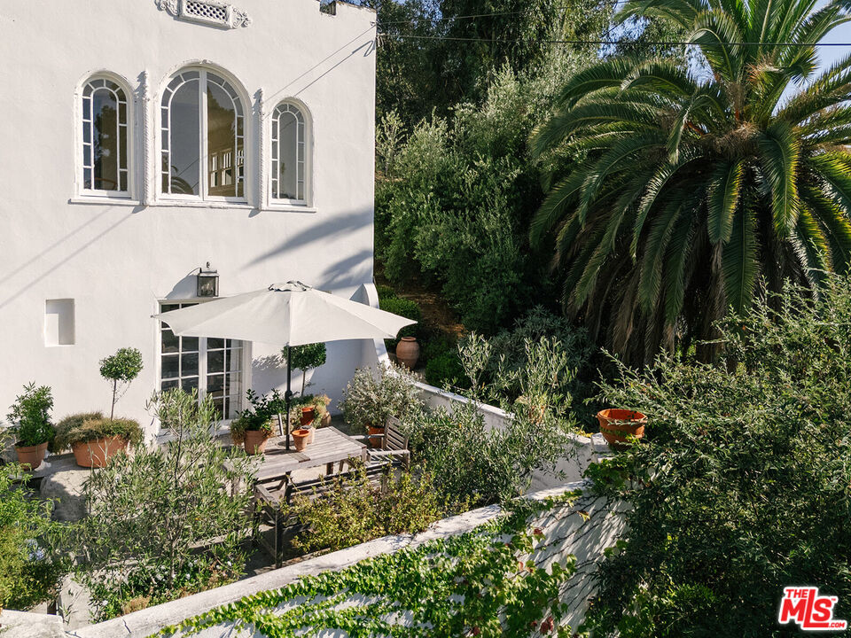 1710 Morton Avenue Los Angeles, CA 90026 - Photo 2 of 31