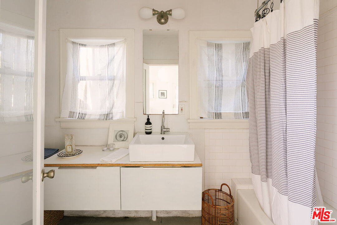 1710 Morton Avenue Los Angeles, CA 90026 - Photo 25 of 31