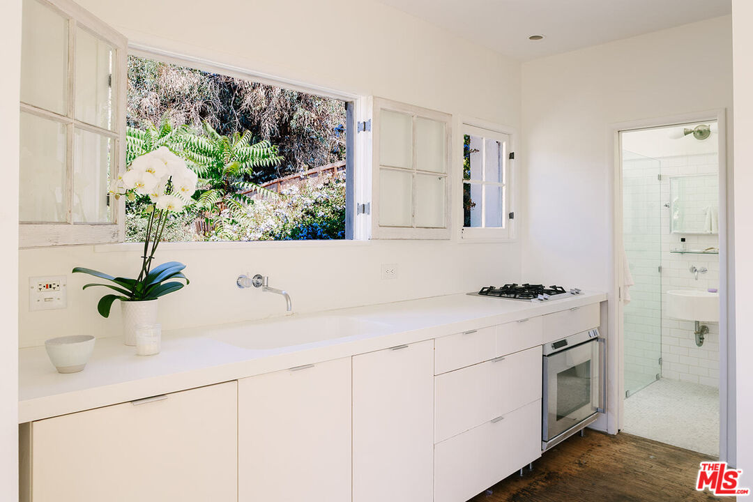 1710 Morton Avenue Los Angeles, CA 90026 - Photo 9 of 31