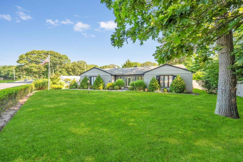 386 Mill Road Westhampton, NY 11977 - Photo 2 of 30