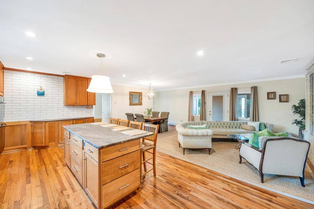 386 Mill Road Westhampton, NY 11977 - Photo 6 of 30