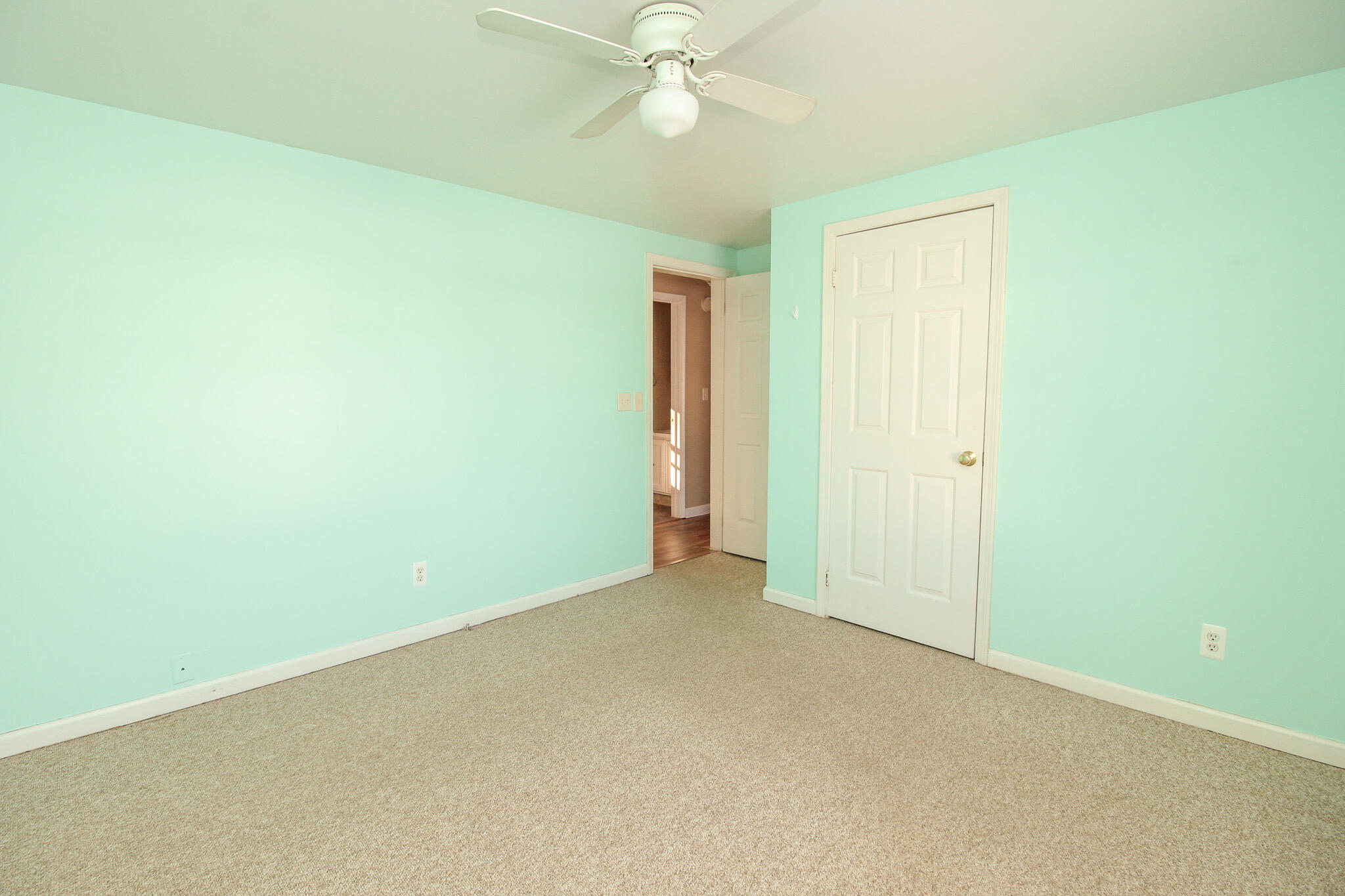 20 Earle Avenue Bangor, ME 04401 - Photo 18 of 38 IMG_0009