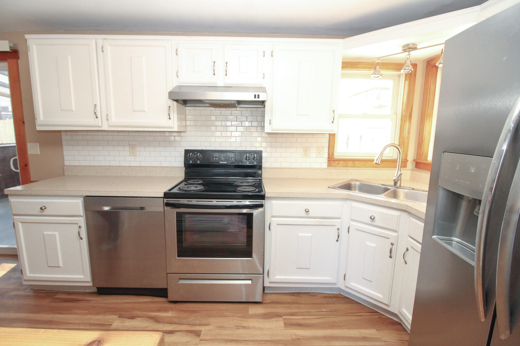 20 Earle Avenue Bangor, ME 04401 - Photo 6 of 38 IMG_0041