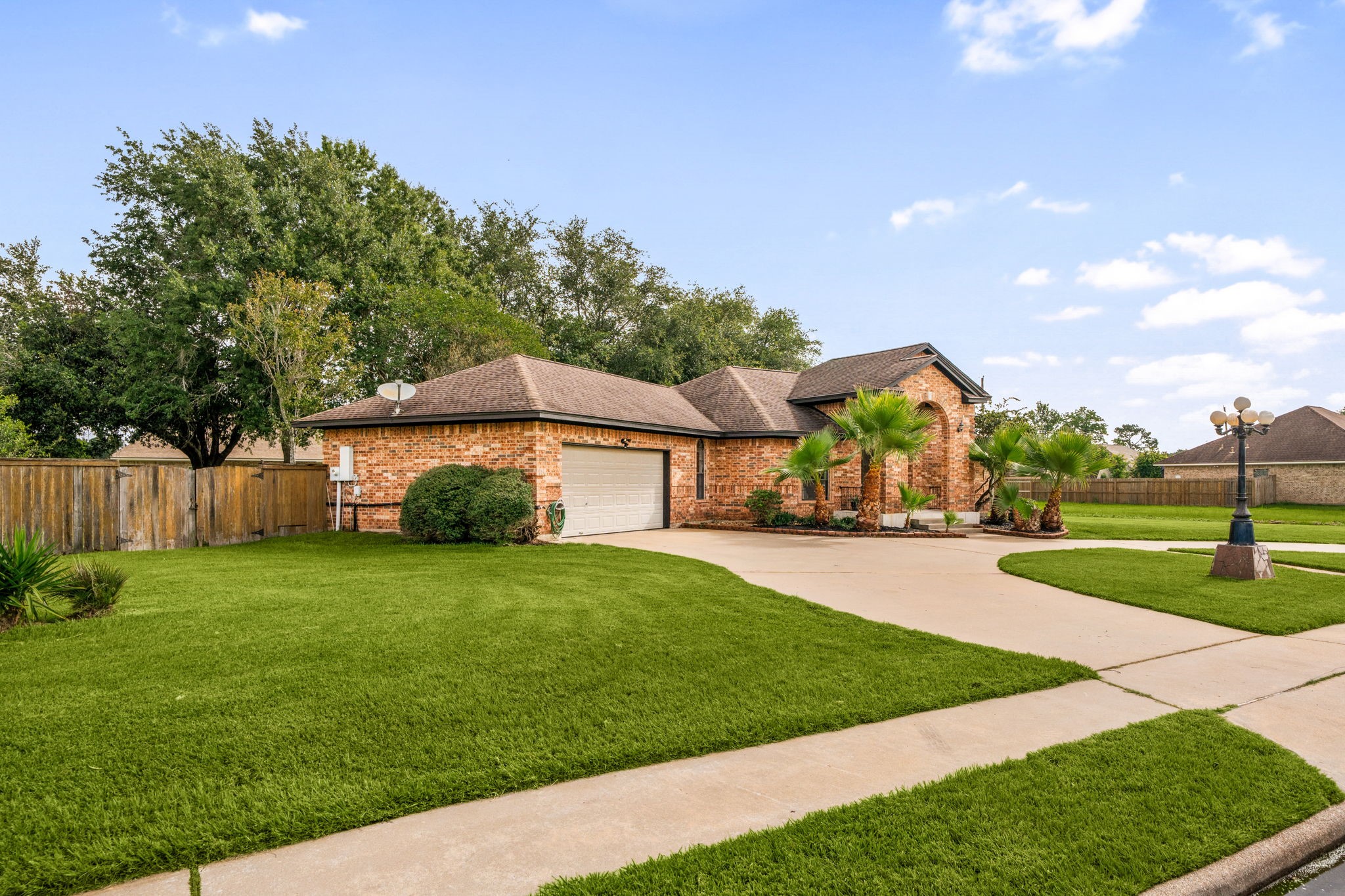 208 Tracy Street Angleton, TX 77515 - Photo 3 of 48