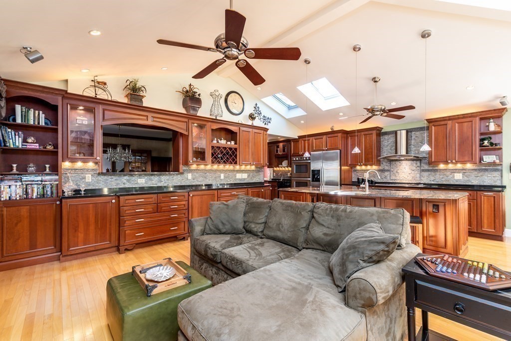 89 Reservoir Road Quincy, MA 02170 - Photo 20 of 41 Gallery Image 20
