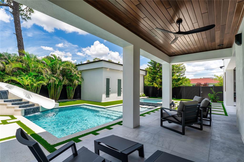 2519 North Riverside Drive Tampa, FL 33602 - Photo 21 of 34 a living room with patio furniture and a potted plant