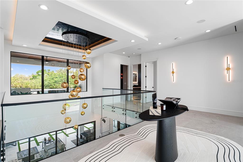 2519 North Riverside Drive Tampa, FL 33602 - Photo 23 of 34 a very nice looking room with a large window