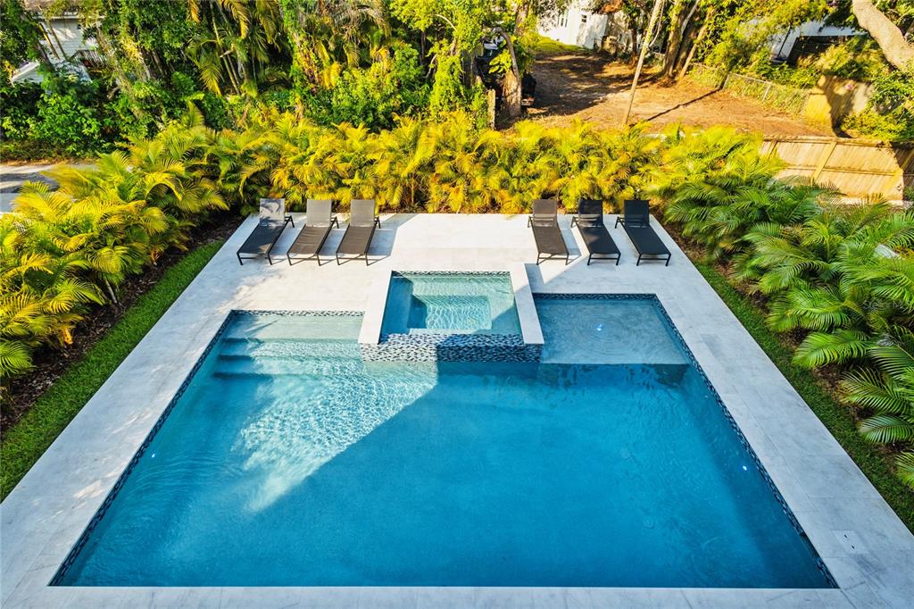 2519 North Riverside Drive Tampa, FL 33602 - Photo 3 of 34 a view of yard