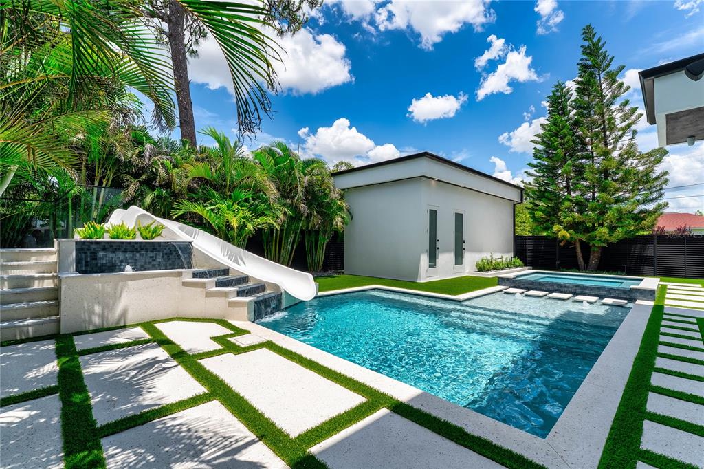 2519 North Riverside Drive Tampa, FL 33602 - Photo 33 of 34 a view of backyard with swimming pool