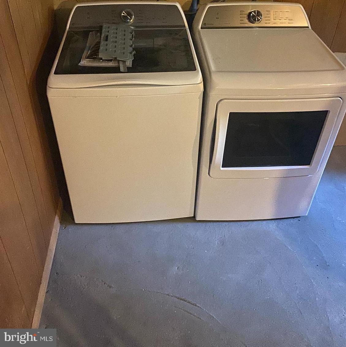 136-138 Reeger Avenue Hamilton, NJ 08610 - Photo 16 of 18 a utility room with dryer and washer