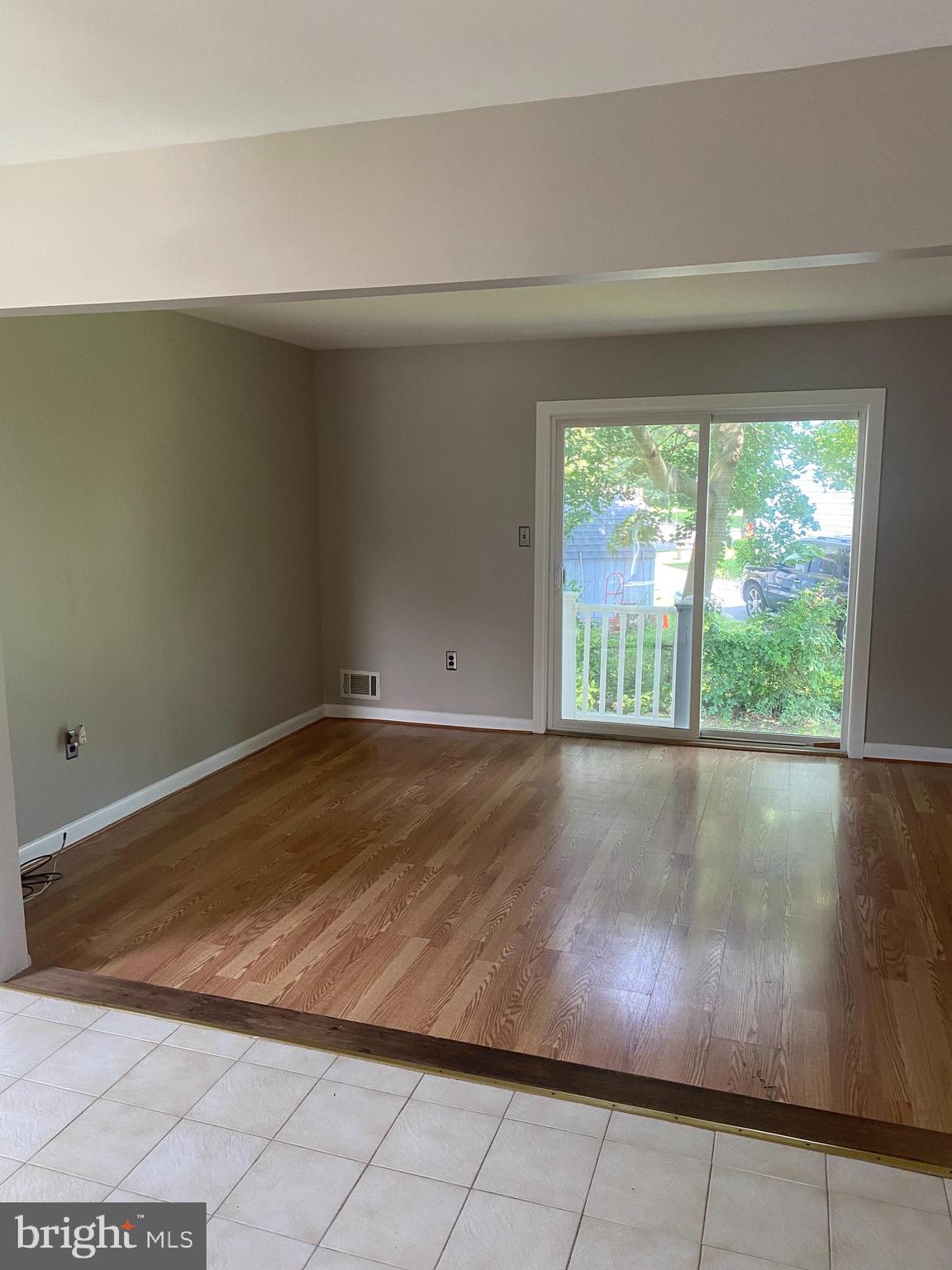 136-138 Reeger Avenue Hamilton, NJ 08610 - Photo 6 of 18 a view of empty room with window
