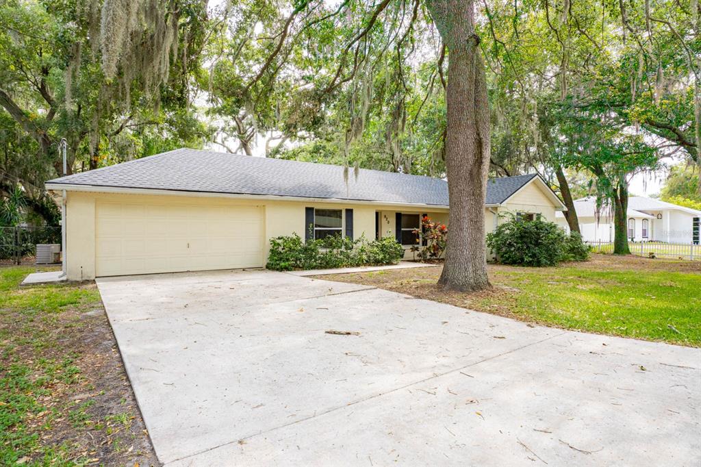 920 Hicks Road Lakeland, FL 33813 - Photo 2 of 30 Gallery Image 2