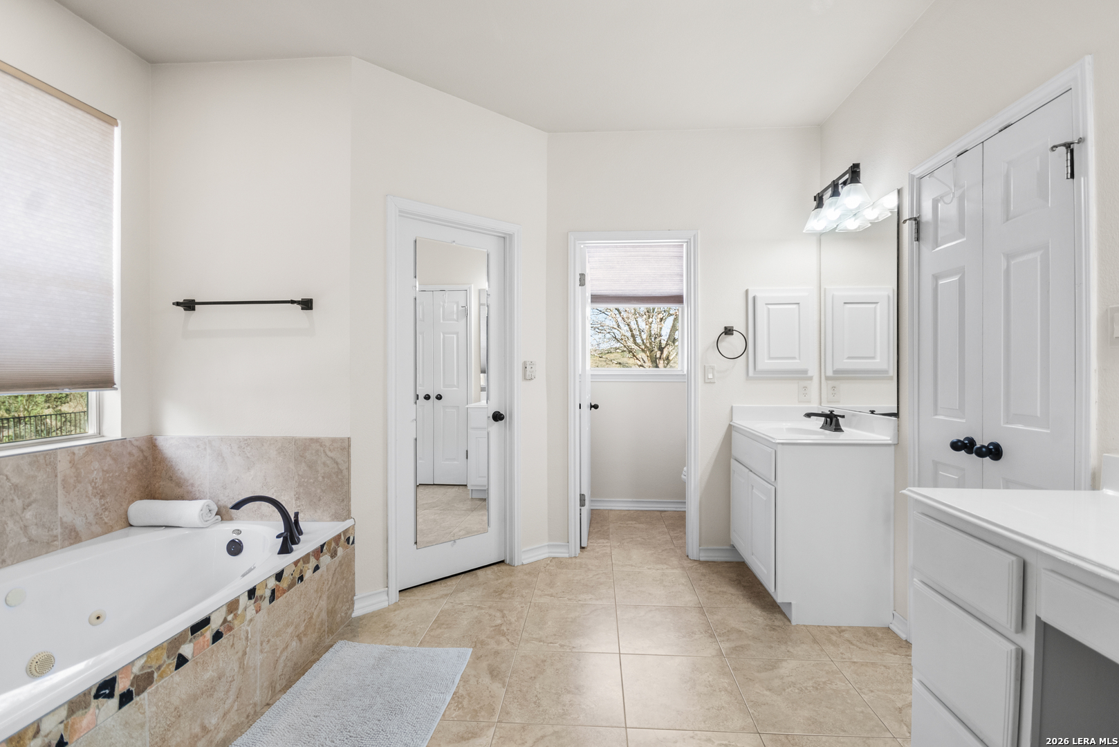 108 Jackrabbit Circle Boerne, TX 78006 - Photo 34 of 50 a bathroom with a tub a sink and a mirror