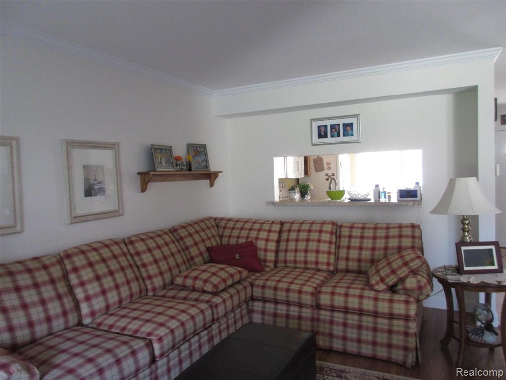 23235 Farmington Road Farmington, MI 48336 - Photo 7 of 27
