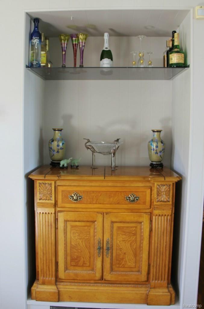 47008 Denton Road Belleville, MI 48111 - Photo 29 of 44 Bar detail