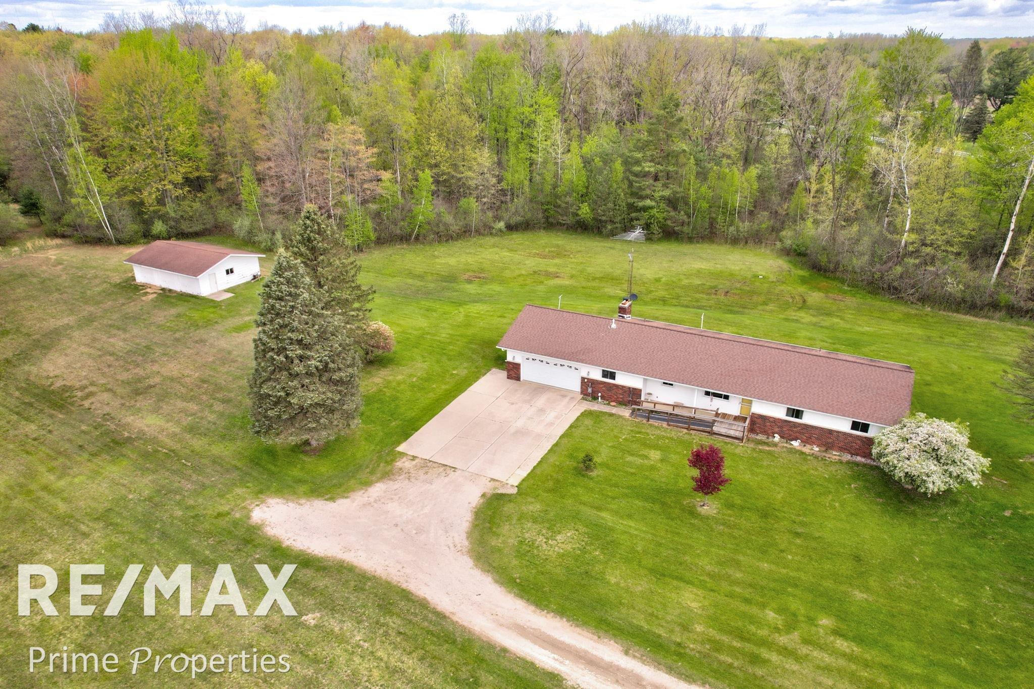 4301 Curtis Road Birch Run, MI 48415 - Photo 2 of 59 50208296-083dc903-a9e7-4be3-bc7f-3b735bc06d3d.JPG