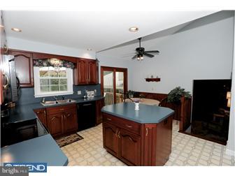 2071 Hilltop Road Bethlehem, PA 18015 - Photo 4 of 12 Kitchen