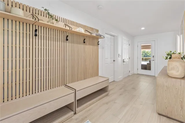 a view of livingroom with furniture