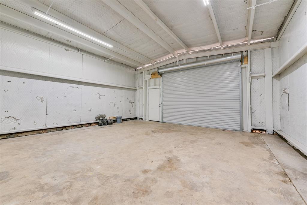 13827 Hiram Road Wills Point, TX 75169 - Photo 31 of 39 a view of garage