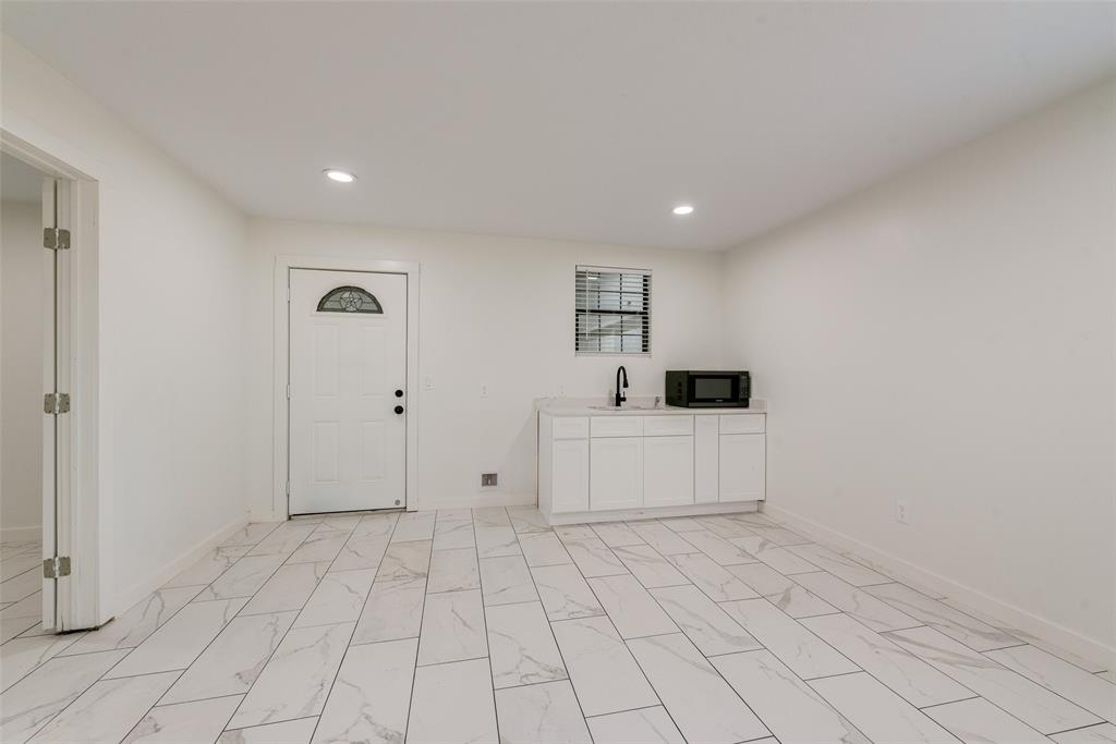 13827 Hiram Road Wills Point, TX 75169 - Photo 34 of 39 a view of room with window