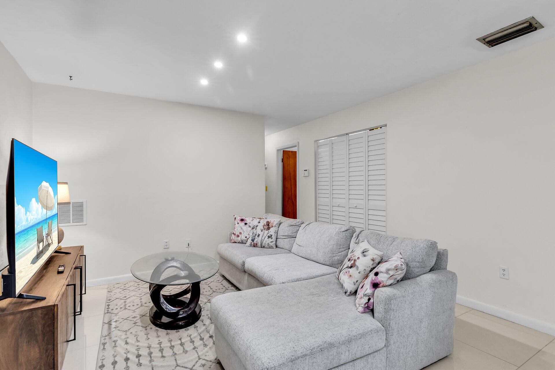 1044 Gibraltar Road Key Largo, FL 33037 - Photo 8 of 29 a living room with furniture and a flat screen tv