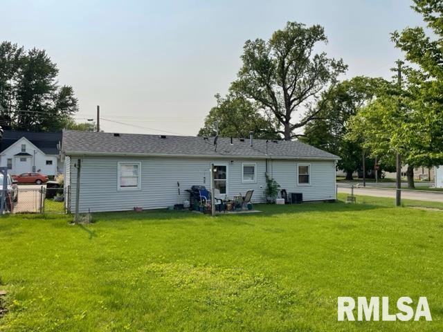 207 Engel Street Greenview, IL 62642 - Photo 4 of 5