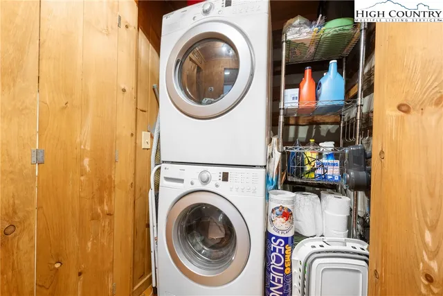 a view of a bedroom with washer and dryer