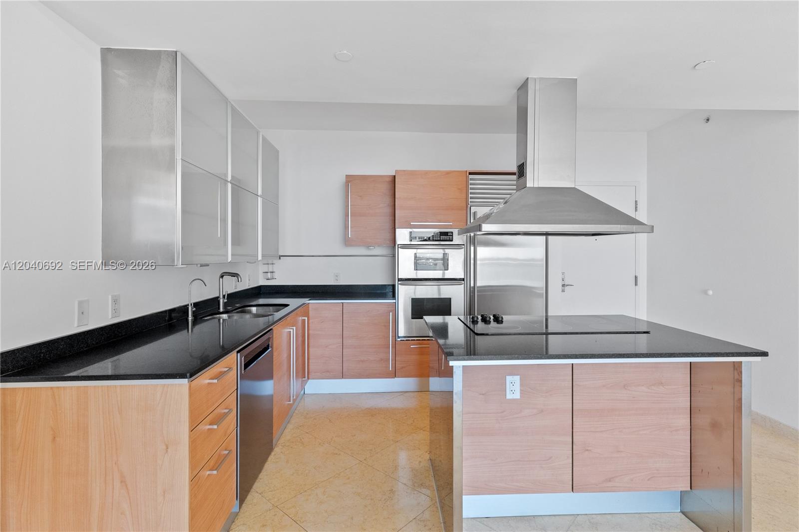 218 Southeast 14th Street, Unit 1803 Miami, FL 33131 - Photo 1 of 23