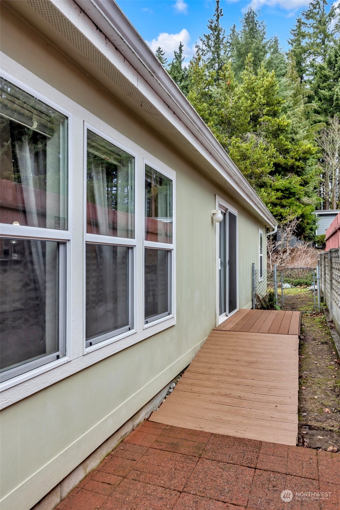 3324 206th Place Southeast Bothell, WA 98012 - Photo 24 of 34 a backyard of a house