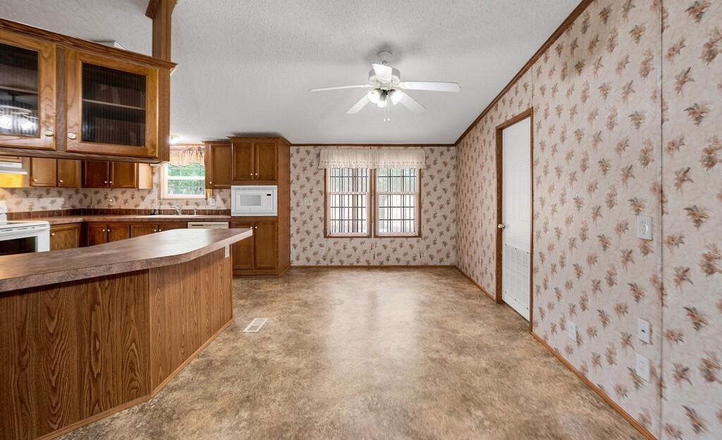 652 Middle Windsor Road McGregor, TX 76657 - Photo 8 of 40