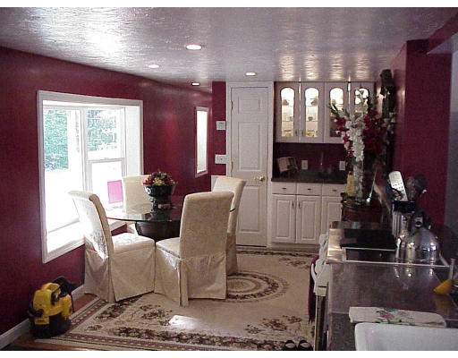 77 Reservoir Road Lunenburg, MA 01462 - Photo 4 of 8
