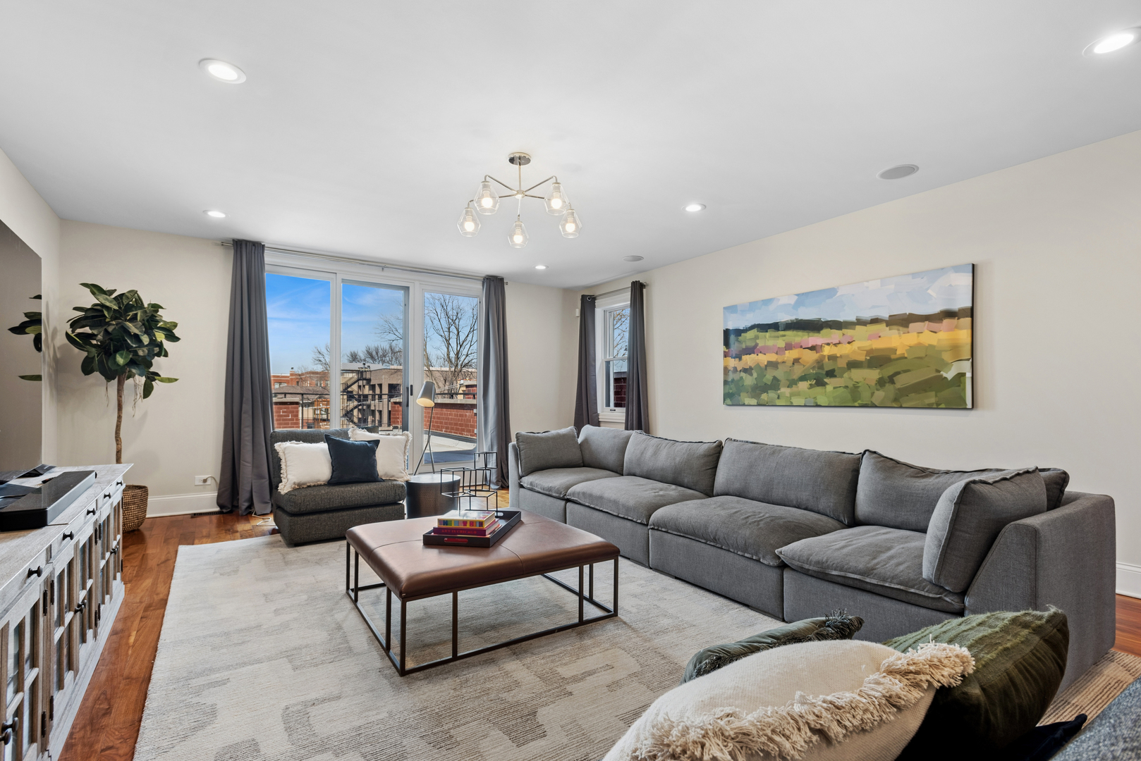 1460 West Byron Street Chicago, IL 60613 - Photo 23 of 33 a living room with furniture and a flat screen tv