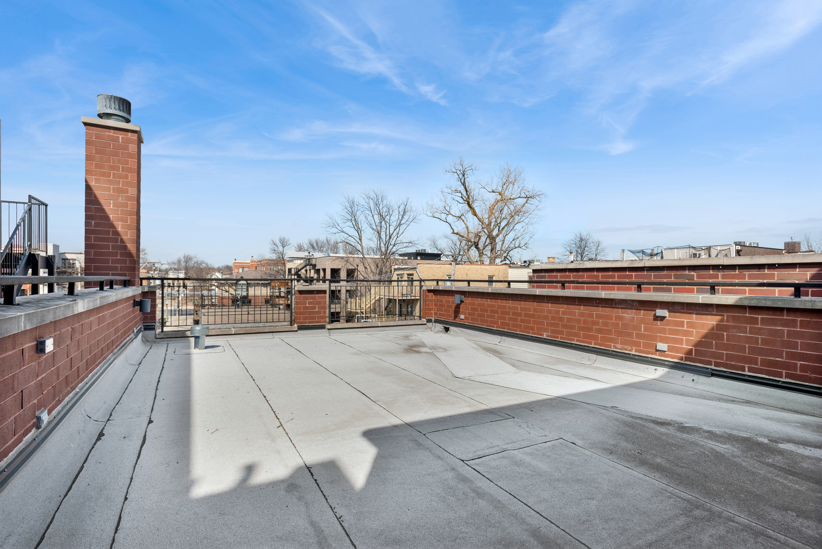 1460 West Byron Street Chicago, IL 60613 - Photo 24 of 33 a view of outdoor space with city view