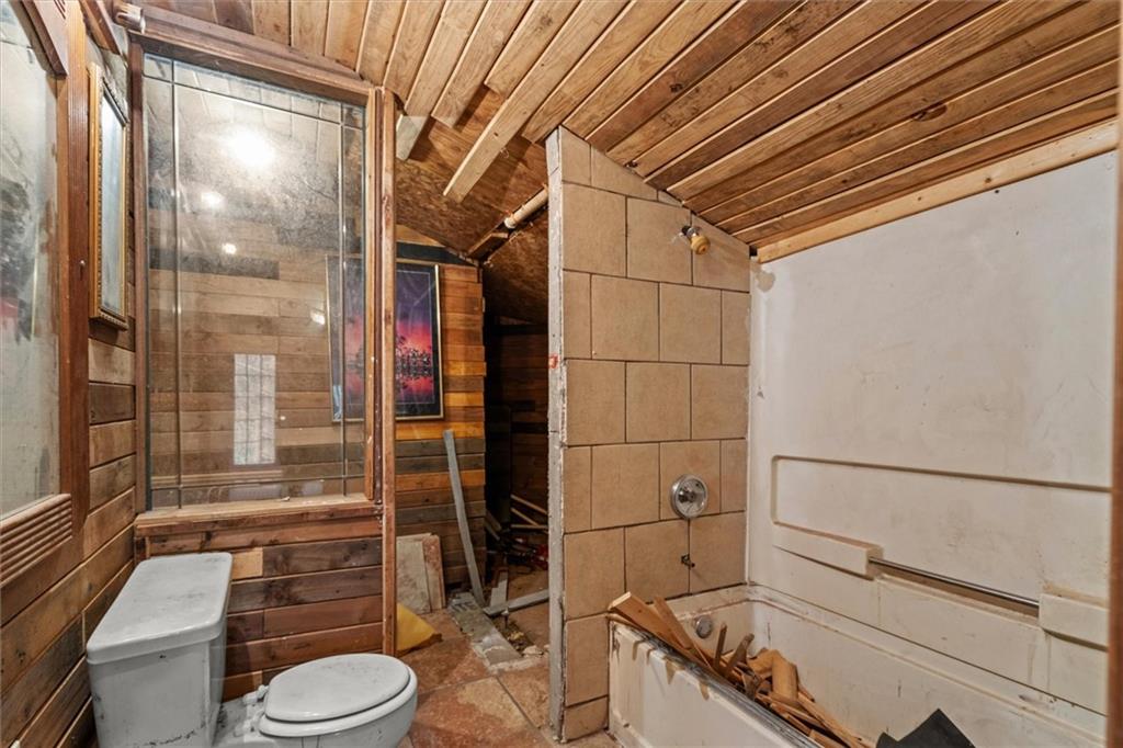 263 Buncombe-Waco Road Waco, GA 30182 - Photo 11 of 20 a bathroom with a toilet and shower