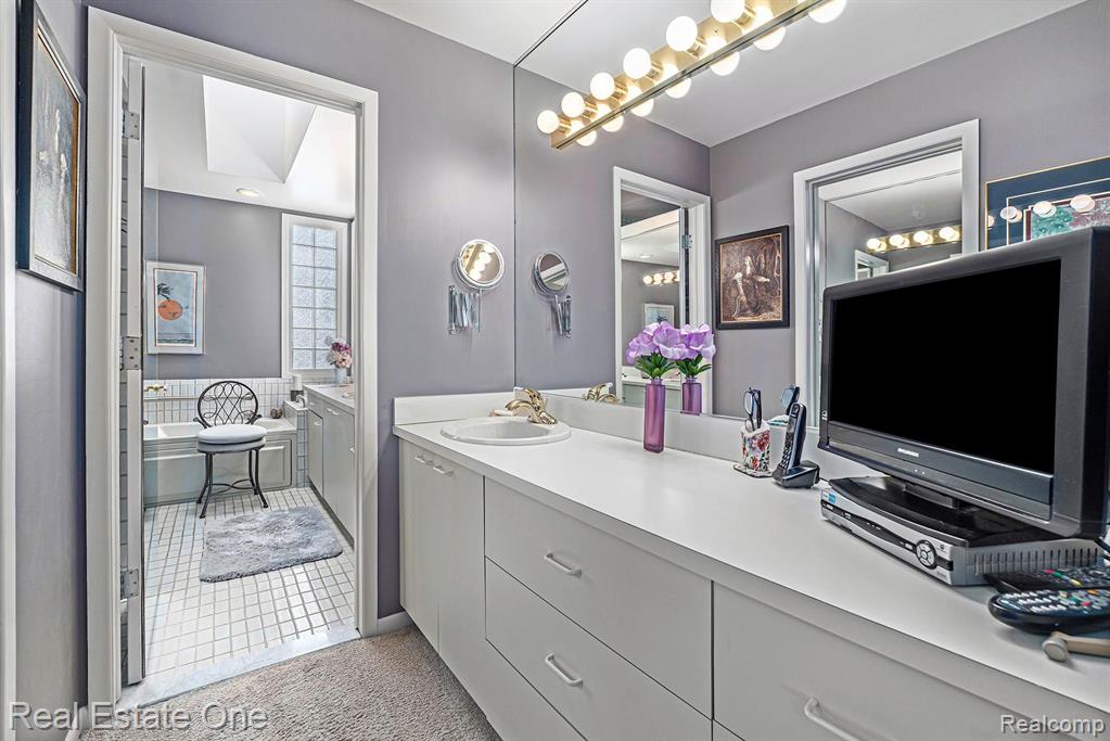 33840 York Ridge Street Farmington Hills, MI 48331 - Photo 13 of 25