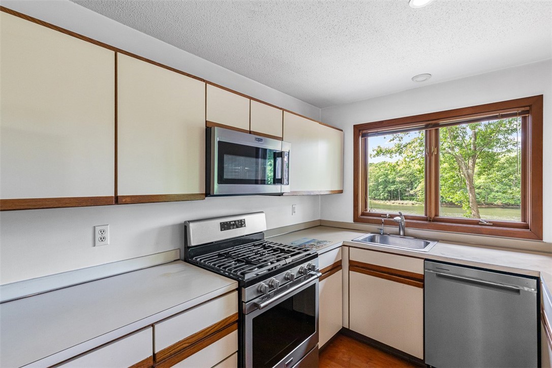 12 Silver Street Warwick, RI 02889 - Photo 10 of 50