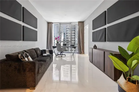 $6,330,000 | 300 Biscayne Blvd Way, Unit 3104, Miami, FL 33131