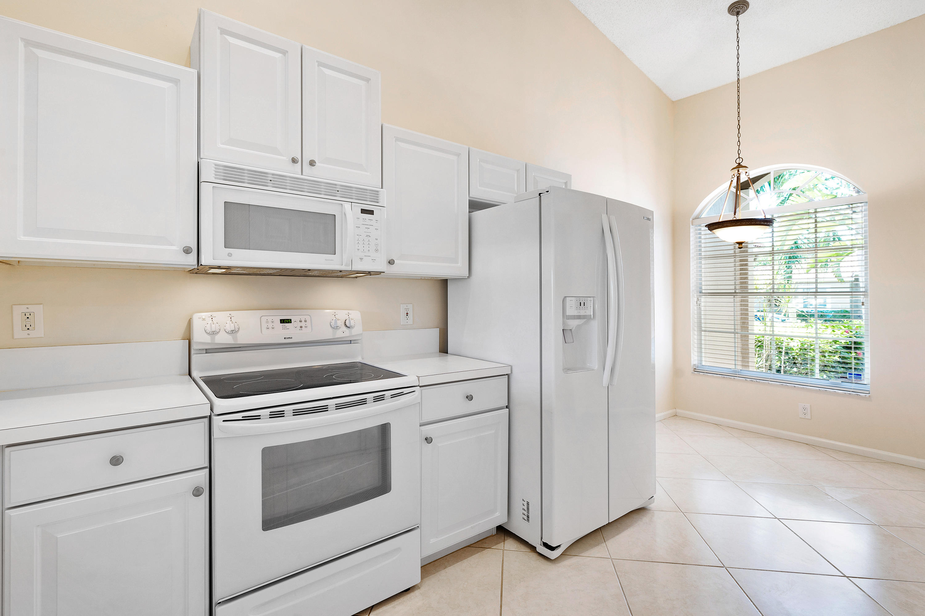 8601 Vía Serena Boca Raton, FL 33433 - Photo 13 of 56 Kitchen