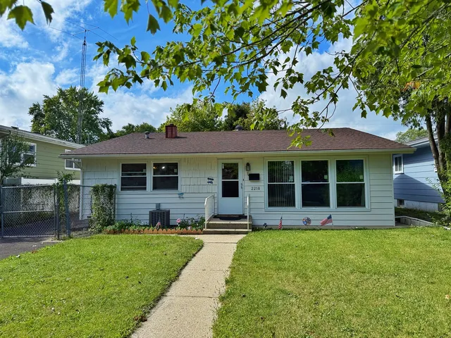 $229,400 | 2210 Hermon Avenue, Zion, IL 60099